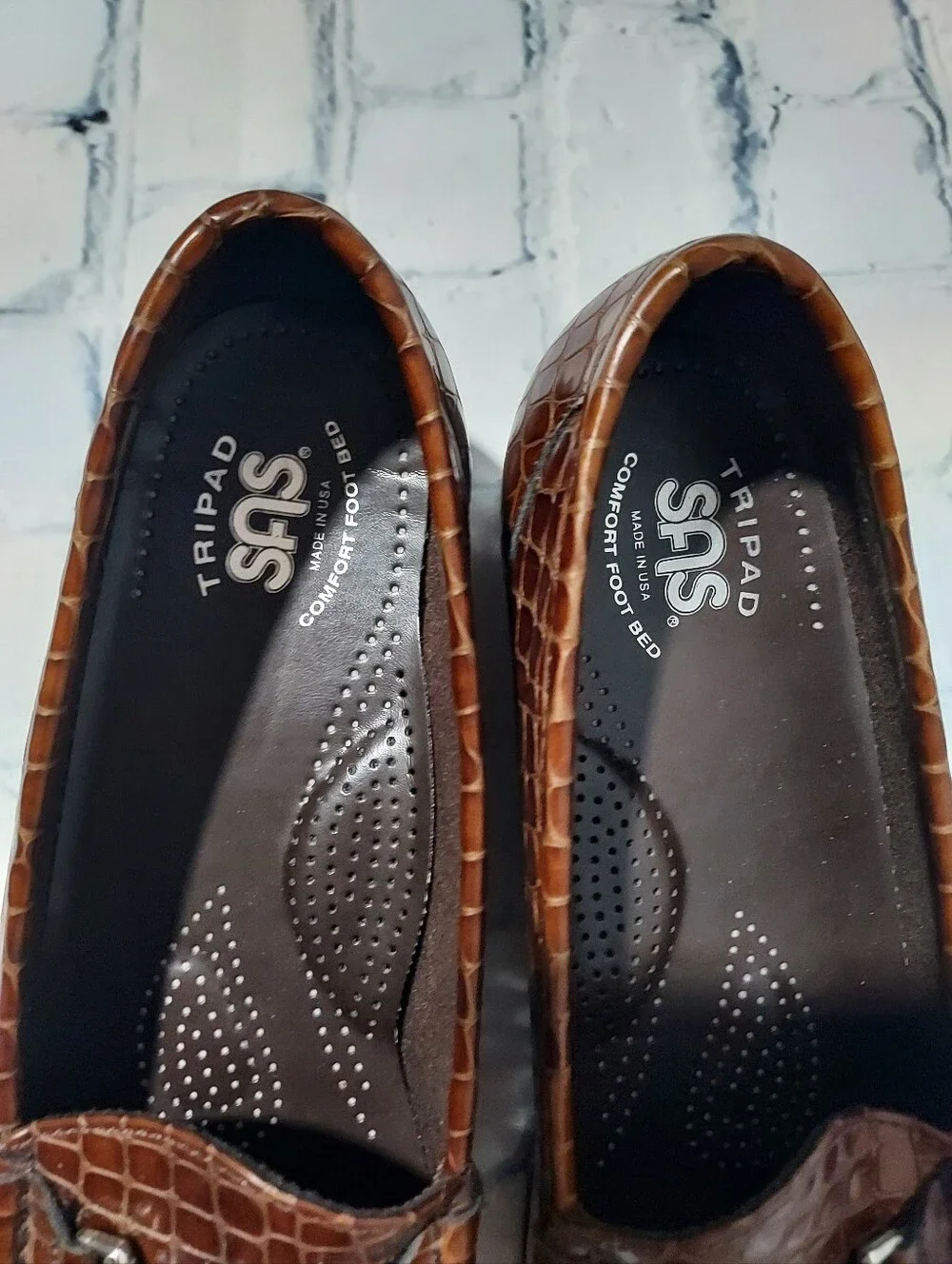 SAS Women's US 9.5 NARROW Metro Cognac Brown Horsebit Croc Embossed Leather